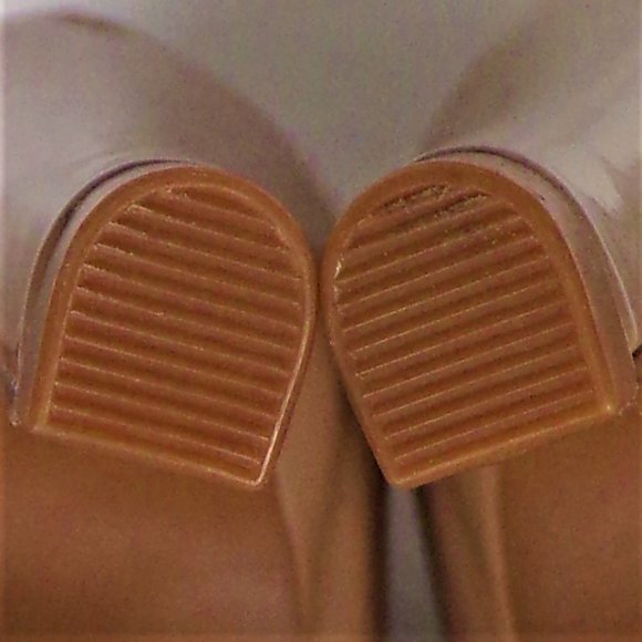 CL BY LAUNDRY size 8.5 nude/taupe faux-patent-leather high-heel pumps all synth. - Picture 14 of 16